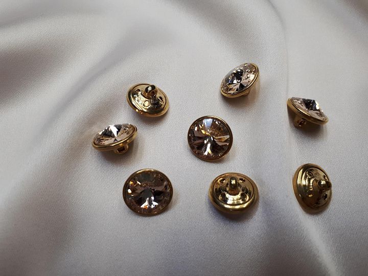 Пуговица металл золото на ножке с крупным светло-розовым стразом Swarovski d-16мм  - итальянские ткани Тессутидея арт. F-3897