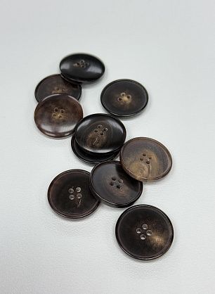 Пуговица рог 4 прокола d-28мм коричнево-бежевая - в интернет-магазине тканей Тессутидея арт. F-7149