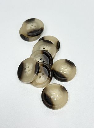 Пуговица пластик под рог 4 прокола d-28мм бежево-коричневая - в интернет-магазине тканей Тессутидея арт. F-7171