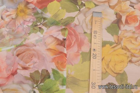 Шифон крэш (н) крупные желто-розовые розы на белом - итальянские ткани Тессутидея арт. 10-2880