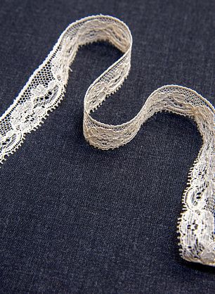 Кружево (о) светло-бежевое ш-1,7см - итальянские ткани Тессутидея.