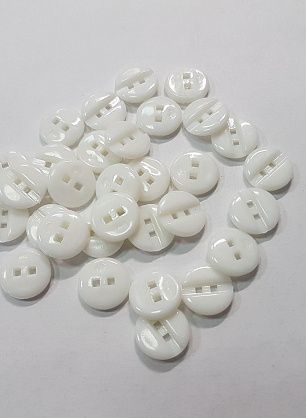 Пуговица пластик 2 прокола d-13мм белая - в интернет-магазине тканей Тессутидея арт. F-5291