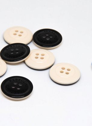 Пуговица пластик 4 прокола d-20мм черно-молочная Massimo Rebecchi - в интернет-магазине тканей Тессутидея арт. F-4593