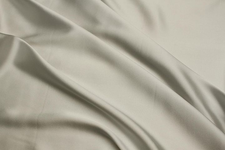 Шелк атлас стрейч (о) светло-серый - итальянские ткани Тессутидея арт. 10-4370