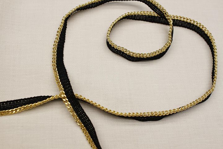 Тесьма черная с золотой цепочкой ш-1,2см - итальянские ткани Тессутидея арт. F-6432