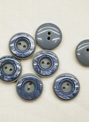 Пуговица пластик 2 прокола d-18мм голубая - в интернет-магазине тканей Тессутидея арт. F-6971
