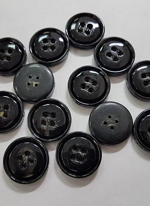 Пуговица пластик 4 прокола d-23мм черная Max Mara - в интернет-магазине тканей Тессутидея арт. F-5197