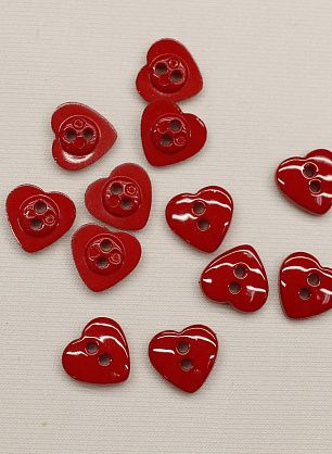 Пуговица пластик 2 прокола d-11мм красное сердце - итальянские ткани Тессутидея F-6566
