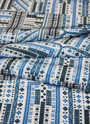 Крепдешин стрейч (н) сине-голубой геометрический орнамент на белом - в интернет-магазине тканей Тессутидея арт. 02-5533