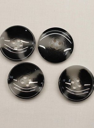 Пуговица пластик под рог 4 прокола d-28мм серо-черная - в интернет-магазине тканей Тессутидея арт. F-6750