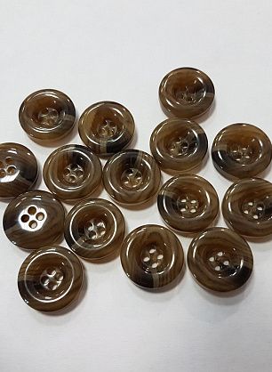 Пуговица пластик 4 прокола d-17мм светло-коричневая с  прожилками - в интернет-магазине тканей Тессутидея арт. F-4910