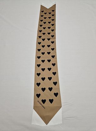 Шелк купон-твилли (н) черные сердечки на бежевом - в интернет-магазине тканей Тессутидея арт. F-6030