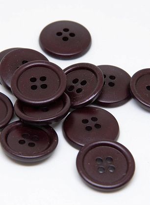 Пуговица пластик 4 прокола d-19мм темно-бордовая - в интернет-магазине тканей Тессутидея арт. F-4727