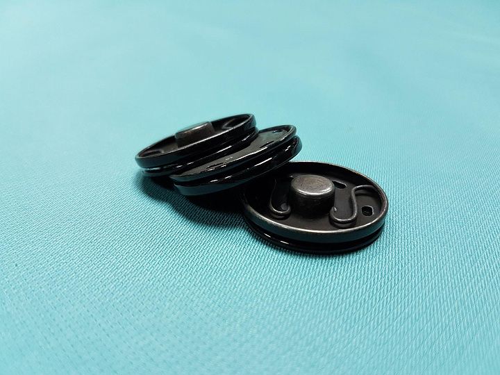 Кнопка металл пришивная круглая d-26-30mm черная - итальянские ткани Тессутидея арт. F-2937