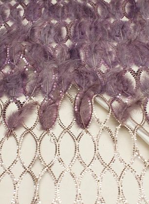 Плательная сетка расшитая пайетками и перьями (н) фиолетово-розовая - в интернет-магазине тканей Тессутидея арт. 03-6996