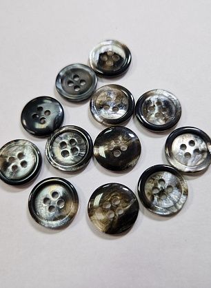 Пуговица костюмная пластик 4 прокола d-15мм серо-черная - в интернет-магазине тканей Тессутидея арт. F-5957