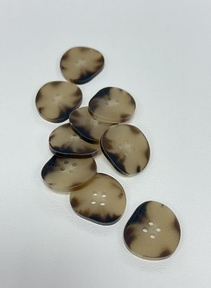 Пуговица пластик под рог 4 прокола d-25мм коричневая - в интернет-магазине тканей Тессутидея арт. F-7156