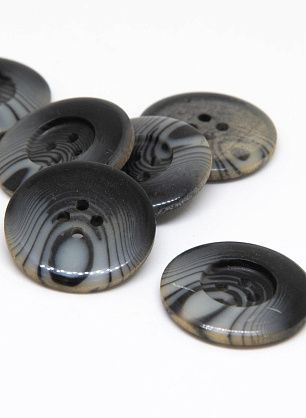 Пуговица пластик 4 прокола d-25мм серая зебра - в интернет-магазине тканей Тессутидея арт. F-4606