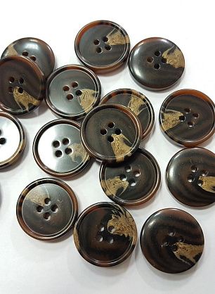 Пуговица пластик 4 прокола d-22мм коричнево-бежевая - в интернет-магазине тканей Тессутидея арт. F-5130