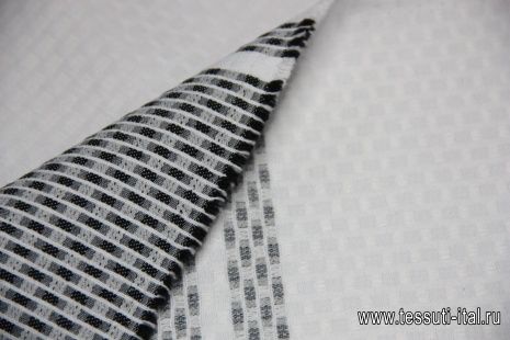 Жаккард купон (0,97м) (н) бело-черный орнамент ш-145см Chanel - итальянские ткани Тессутидея арт. 03-3607