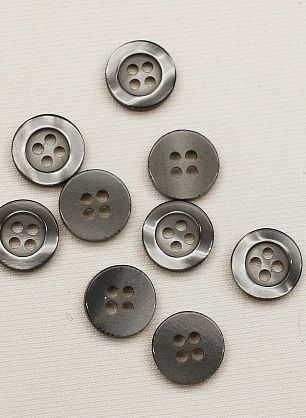 Пуговица пластик 4 прокола d-11мм темно-серая перламутровая с ободком - в интернет-магазине тканей Тессутидея арт. F-6546