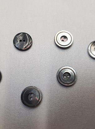 Пуговица ракушка 4 прокола d-11мм серая  - в интернет-магазине тканей Тессутидея арт. F-3954