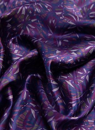 Шелк атлас (н) бордово-фиолетово-изумрудный растительный орнамент Liberty - в интернет-магазине тканей Тессутидея арт. 10-0906