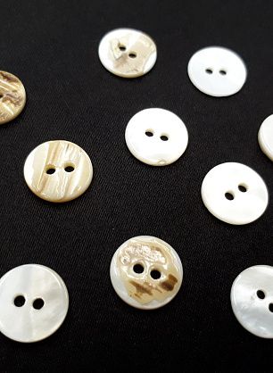 Пуговица ракушка 2 прокола d-12мм белая - в интернет-магазине тканей Тессутидея арт. F-3946