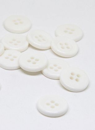 Пуговица пластик 4 прокола d-15мм белая - в интернет-магазине тканей Тессутидея арт. F-4613