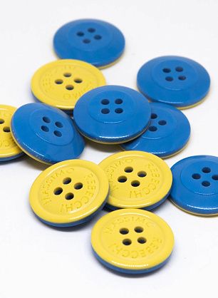 Пуговица пластик 4 прокола d-20мм желто-голубая Massimo Rebecchi - в интернет-магазине тканей Тессутидея арт. F-4589