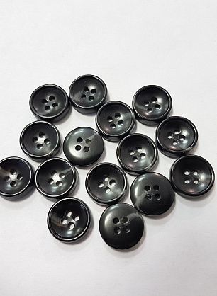 Пуговица пластик 4 прокола d-14мм черная с серыми прожилками - в интернет-магазине тканей Тессутидея арт. F-4904