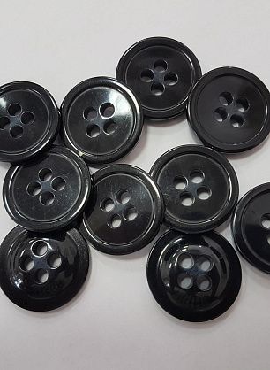 Пуговица пластик 4 прокола d-30мм черная - в интернет-магазине тканей Тессутидея арт. F-5079