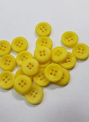 Пуговица пластик 4 прокола d-15мм желтая - в интернет-магазине тканей Тессутидея арт. F-5302