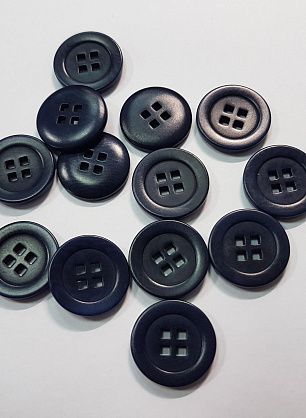 Пуговица пластик 4 прокола d-19мм темно-синяя - в интернет-магазине тканей Тессутидея арт. F-5523