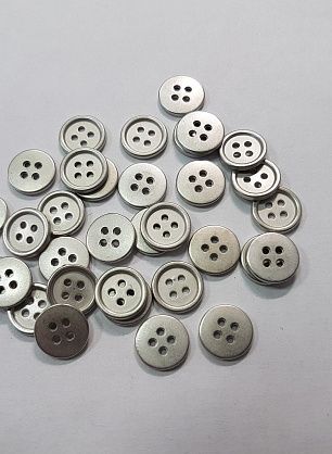 Пуговица металл 4 прокола d-11мм серебрянная - в интернет-магазине тканей Тессутидея арт. F-5280