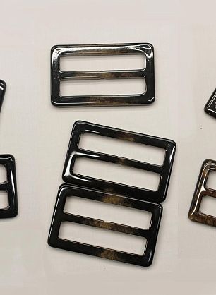 Пряжка пластик под рог 60мм коричневая, черная, бежево-коричневая - в интернет-магазине тканей Тессутидея арт. F-6627