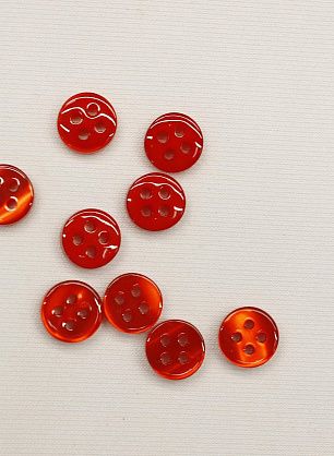 Пуговица пластик 4 прокола d-10мм красная - в интернет-магазине тканей Тессутидея арт. F-6543