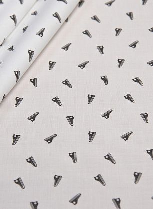 Сорочечная стрейч (н) черные кеды на белом - в интернет-магазине тканей Тессутидея арт. 01-5686