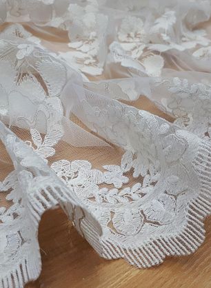 Кружевное кордовое полотно на сетке (о) белое Oscar de la Renta - в интернет-магазине тканей Тессутидея арт. 03-5649