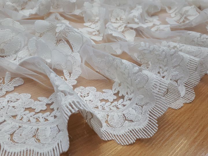 Кружевное кордовое полотно на сетке (о) белое Oscar de la Renta - итальянские ткани Тессутидея арт. 03-5649
