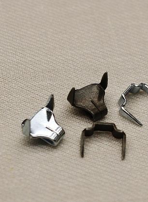 Крючок пробивной металл серебро, черненое серебро - в интернет-магазине тканей Тессутидея арт. F-6431