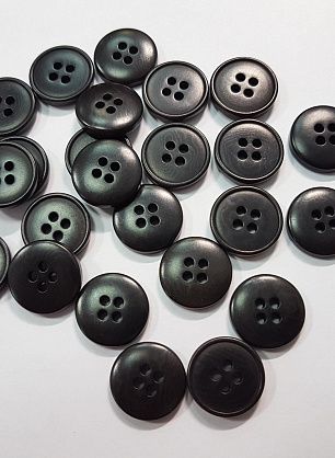 Пуговица пластик 4 прокола d-16мм темно-коричневая - в интернет-магазине тканей Тессутидея арт. F-5486