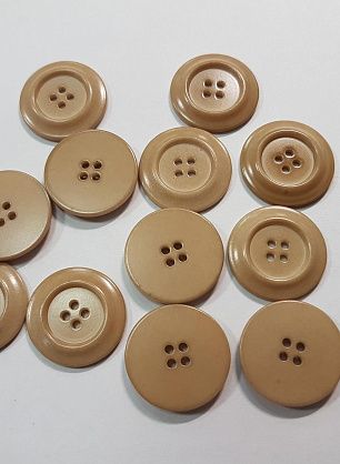 Пуговица пластик 4 прокола d-20мм бежевая - в интернет-магазине тканей Тессутидея арт. F-5445
