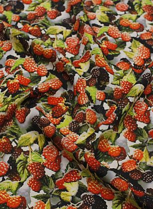 Крепдешин (н) ягоды малины на молочном - в интернет-магазине тканей Тессутидея арт. 10-4062