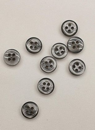 Пуговица пластик 4 прокола d-10мм темно-серая - в интернет-магазине тканей Тессутидея арт. F-6525