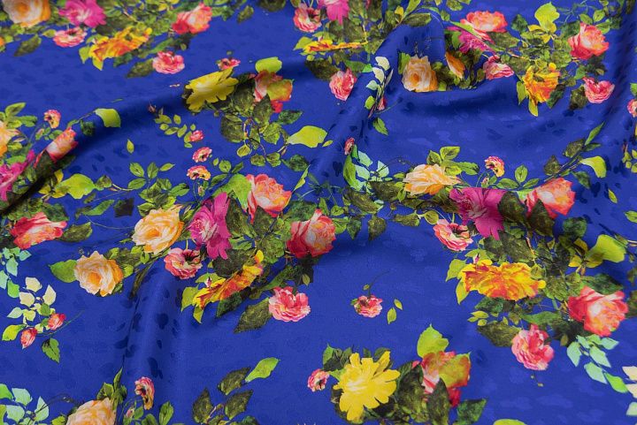 Шелк дама (н) цветочный рисунок на синем в стиле Ferragamo - итальянские ткани Тессутидея арт. 10-1973