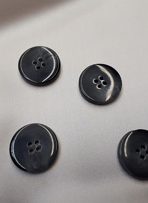 Пуговица пластик 4 прокола d-24мм серая - в интернет-магазине тканей Тессутидея арт. F-3863