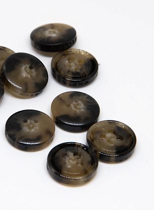 Пуговица пластик 4 прокола d-14мм бежево-коричневая Max Mara - в интернет-магазине тканей Тессутидея арт. F-4576