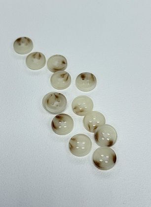 Пуговица пластик под рог 4 прокола d-11мм бежево-коричневая - в интернет-магазине тканей Тессутидея арт. F-7137