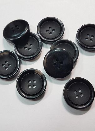 Пуговица пластик 4 прокола d-22мм черная с коричневой прожилкой - в интернет-магазине тканей Тессутидея арт. F-5678